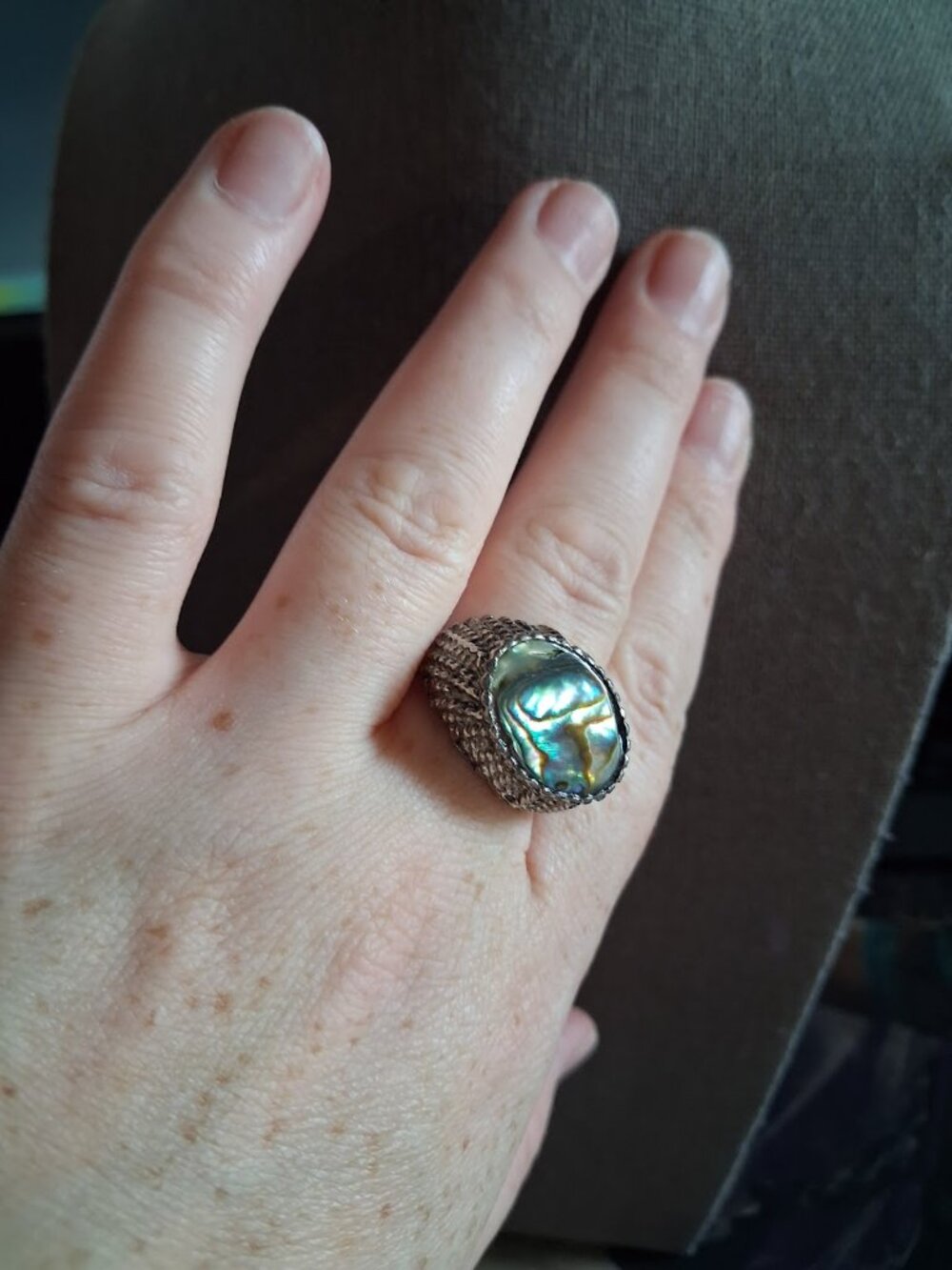 Sizeable Abalone ring - Picture 2 of 6